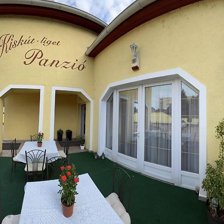 Kiskut Liget Pension Gyor Bagian luar foto