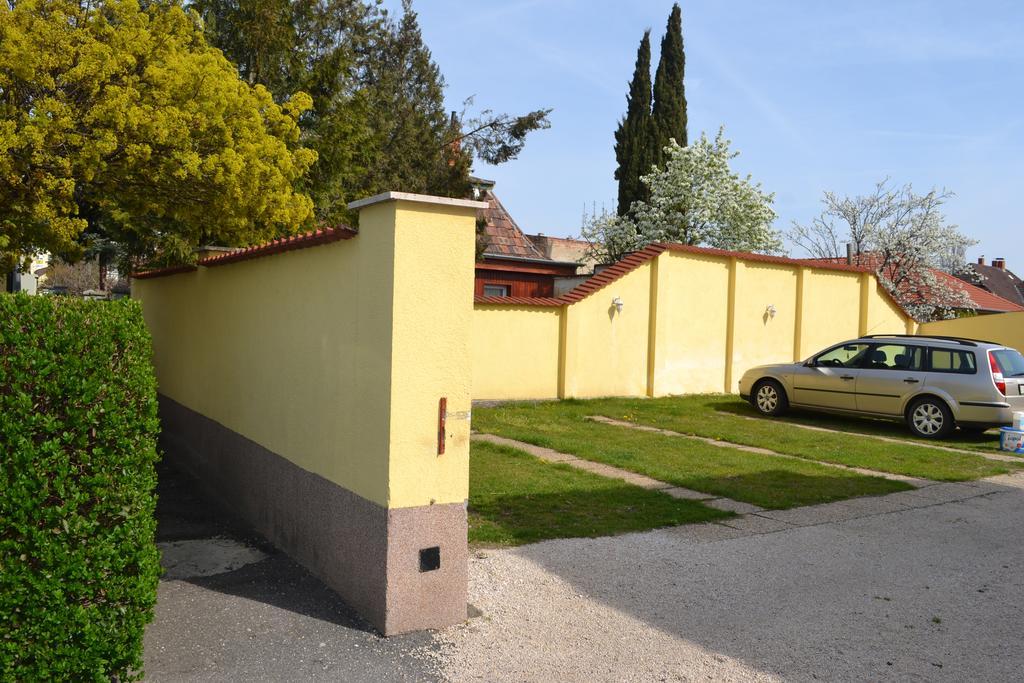 Kiskut Liget Pension Gyor Bagian luar foto