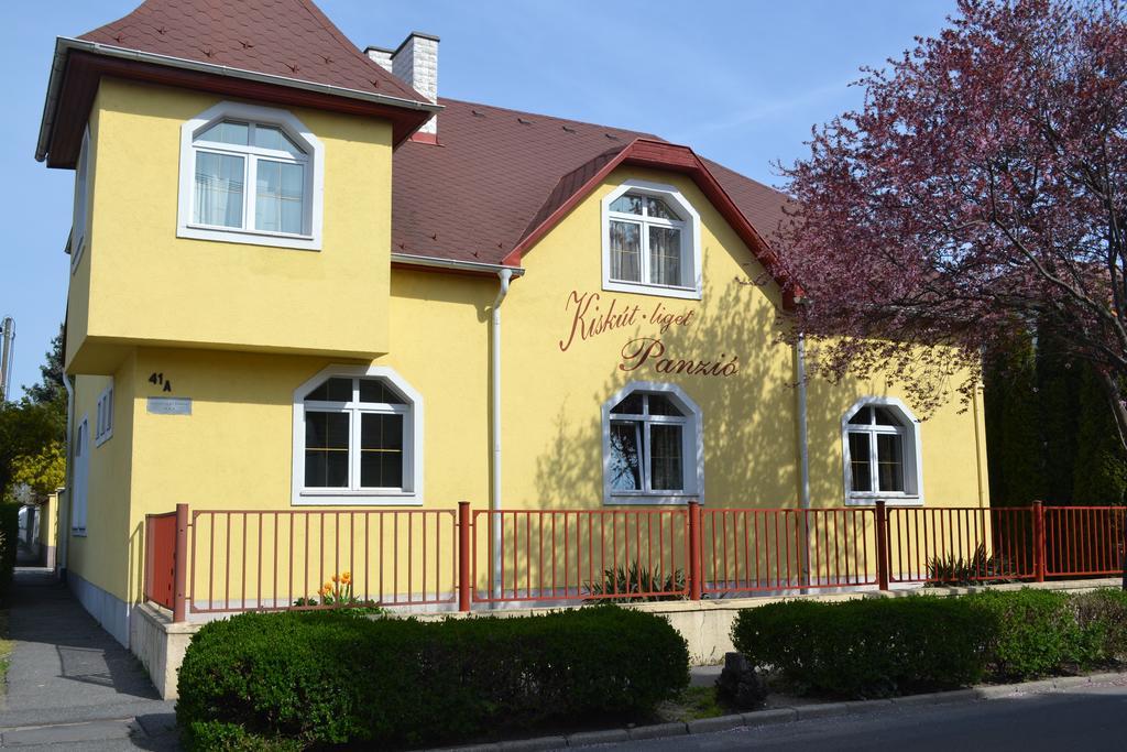 Kiskut Liget Pension Gyor Bagian luar foto