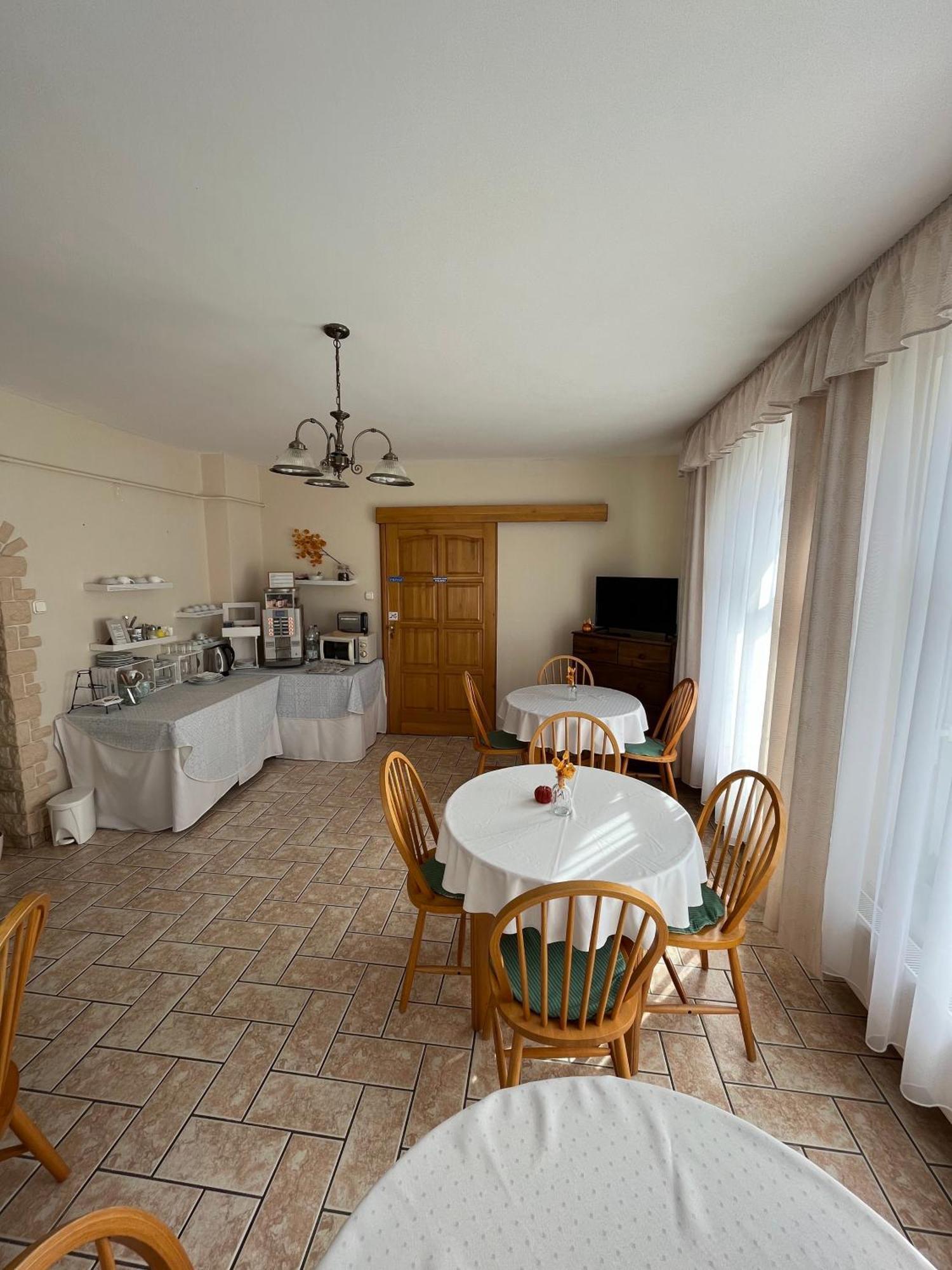 Kiskut Liget Pension Gyor Bagian luar foto