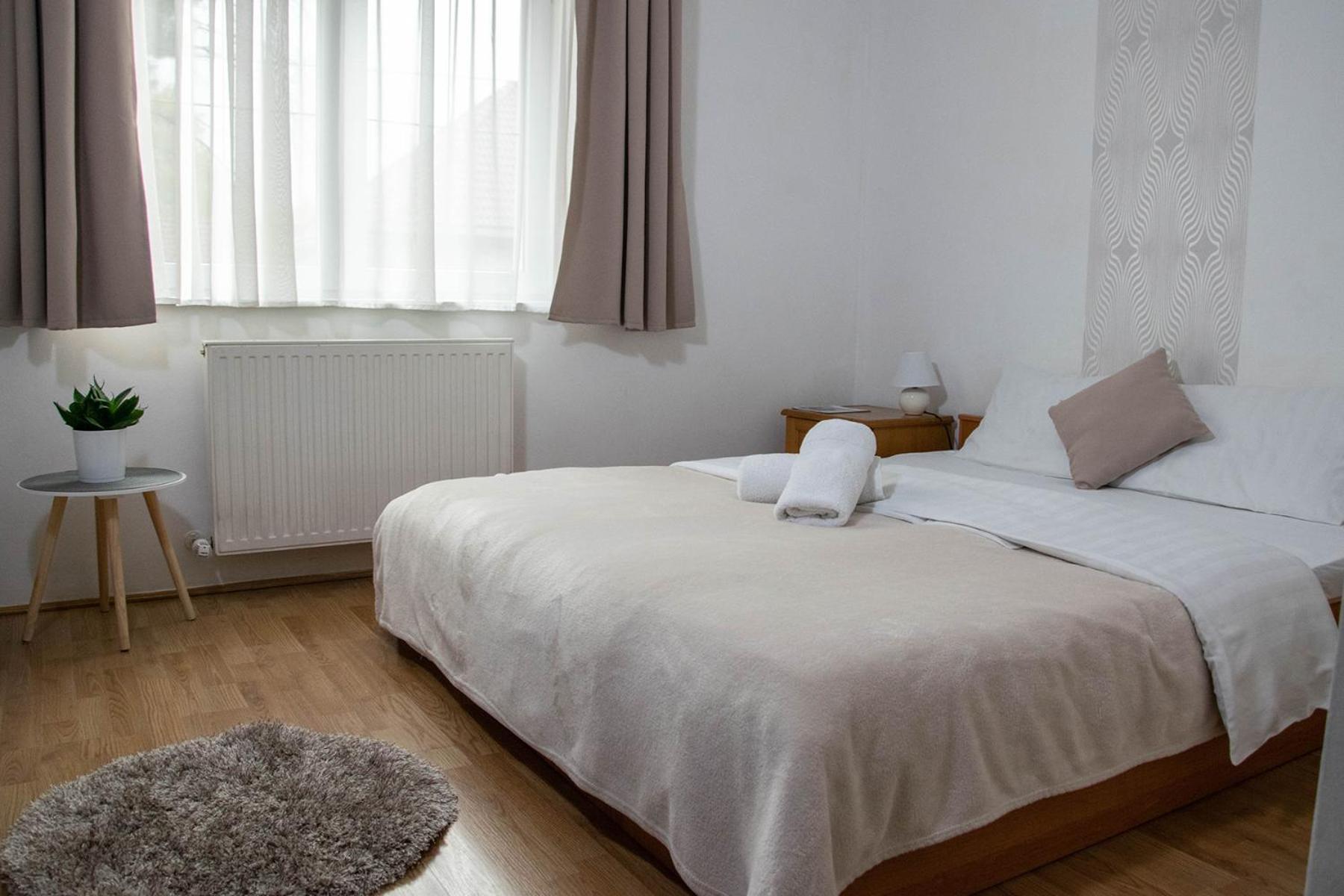 Kiskut Liget Pension Gyor Bagian luar foto